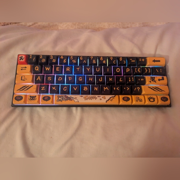 Black and Yellow XVX M61 Tiger Gaming Keyboard Graffiti Style - Picture 3 of 14